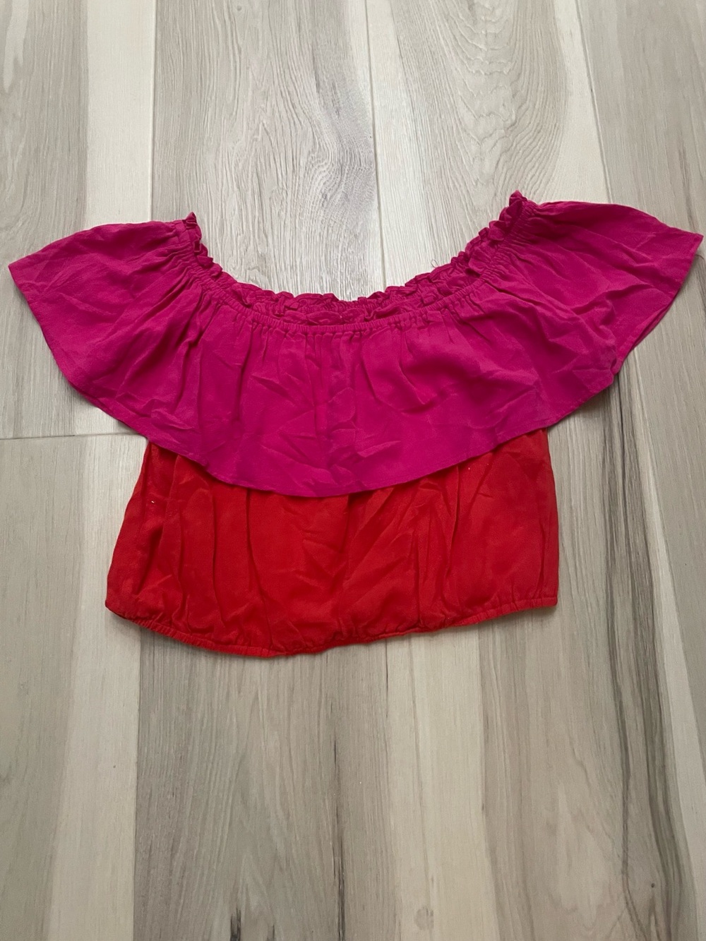 Main Strip Off-Shoulder Colorblock Women's Top in Fuchsia and Red